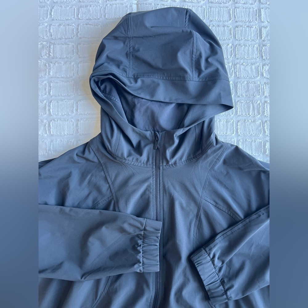 Lululemon Lightweight Hooded Jacket. Hip Length Woman… Gem
